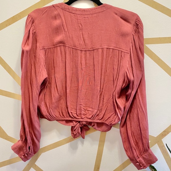 Button tied crop blouse - Picture 5 of 5